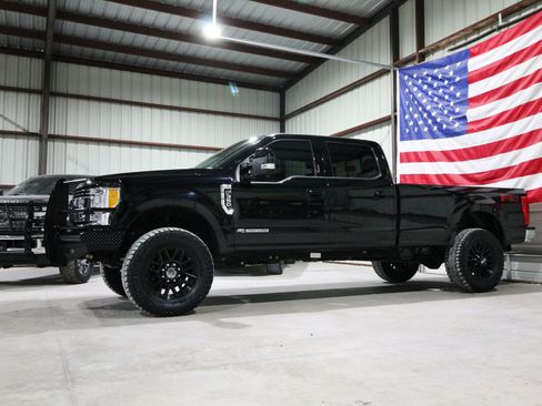 Used 2017 Ford F350 Lariat w/ Lariat Value Package AWD/4WD image 4