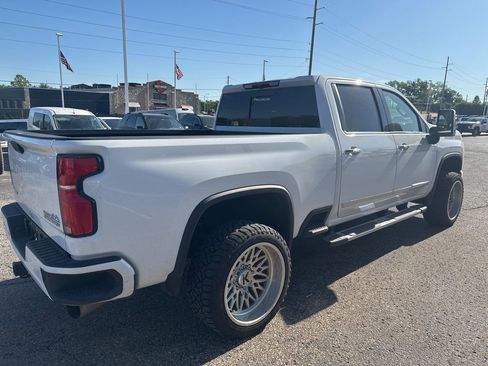 Used 2024 Chevrolet Silverado 2500 High Country AWD/4WD image 7