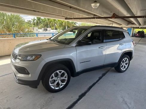 Used 2024 Jeep Compass Latitude AWD/4WD image 1