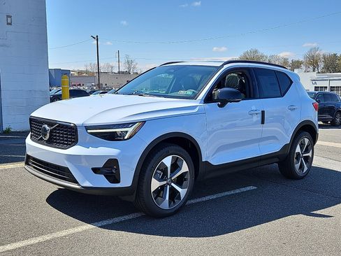 New 2026 Volvo XC40 B5 Plus w/ Climate Package AWD/4WD image 3
