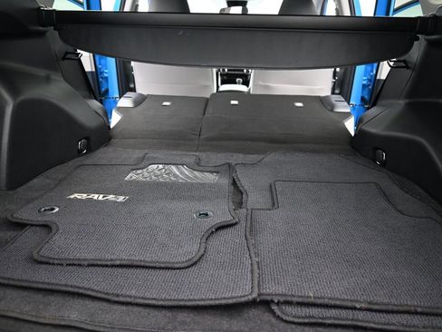 Used 2019 Toyota RAV4 XLE w/ Carpet Mat Package AWD/4WD image 32