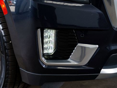 Used 2023 GMC Yukon Denali AWD/4WD image 10