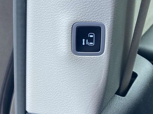 Used 2023 Chrysler Pacifica Touring-L FWD image 20