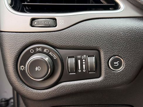 Used 2019 Jeep Cherokee Limited AWD/4WD image 21