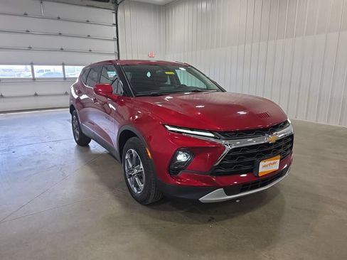 Used 2025 Chevrolet Blazer LT AWD/4WD image 2