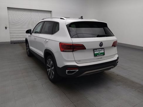 Used 2023 Volkswagen Taos SE w/ Panoramic Sunroof Package FWD image 5