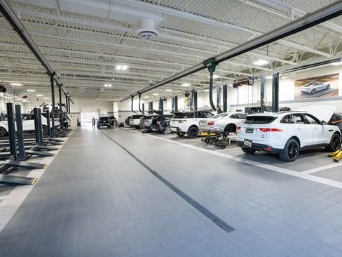 Used 2024 Land Rover Range Rover Velar Dynamic SE image 27