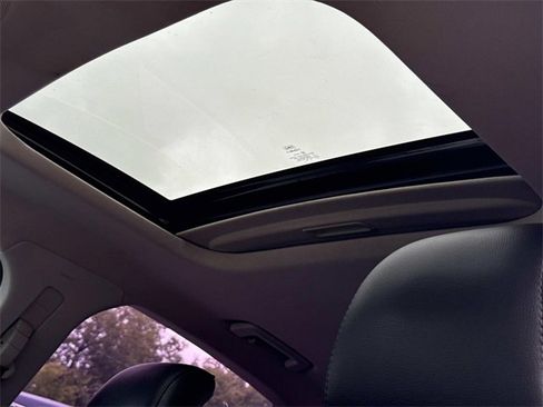 Used 2016 Ford Fusion SE w/ Equipment Group 202A image 9