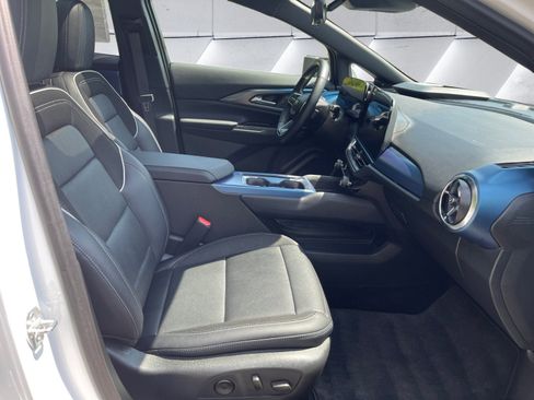 Used 2025 Chevrolet Equinox EV LT w/ Convenience Package II FWD image 16
