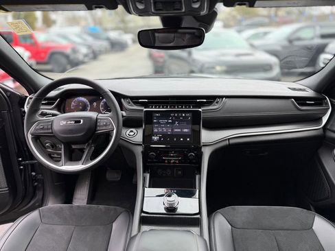 Used 2024 Jeep Grand Cherokee Altitude image 13