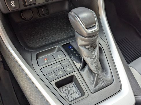 Used 2021 Toyota RAV4 XLE Premium AWD/4WD image 25