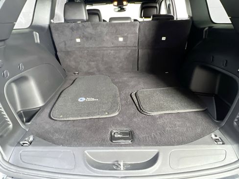 Used 2022 Jeep Grand Cherokee Limited image 25