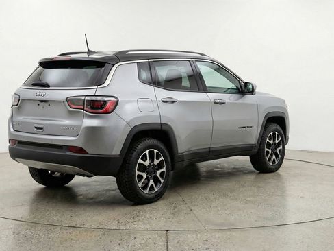 Used 2025 Jeep Compass Trailhawk image 7