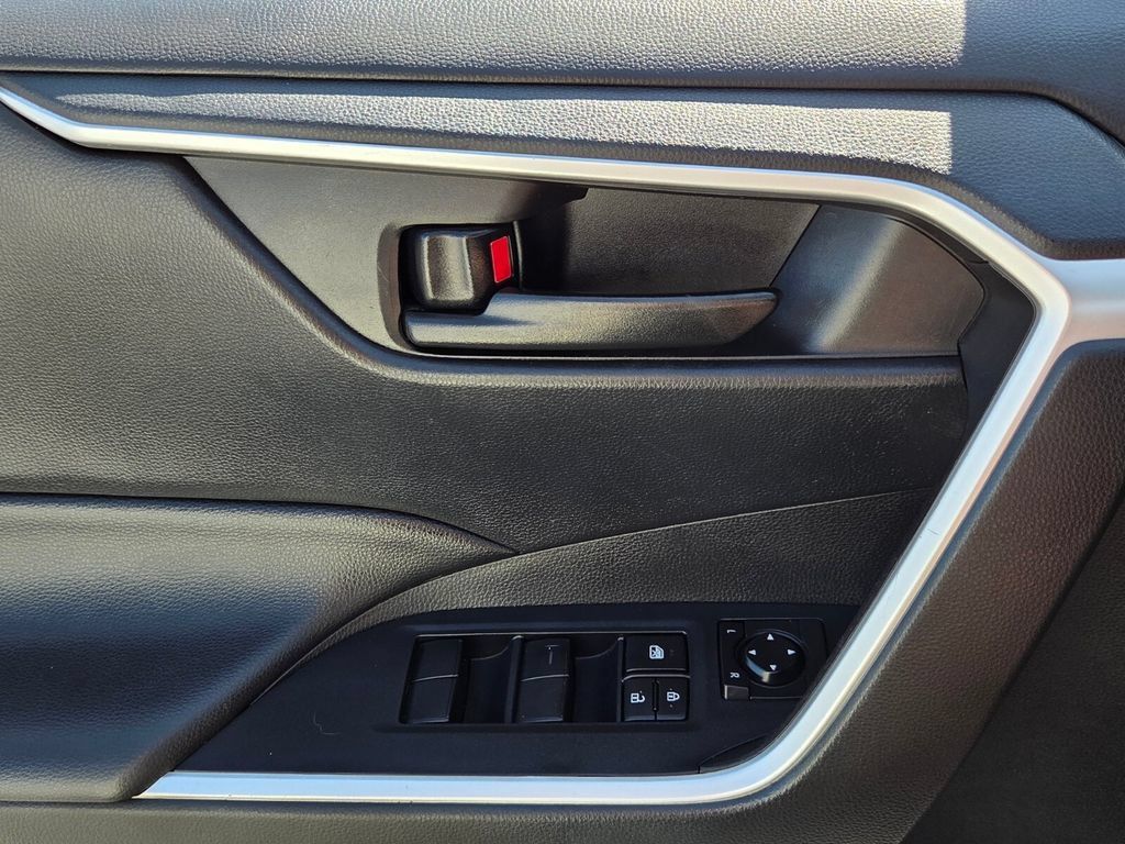Used 2023 Toyota RAV4 LE FWD image 26
