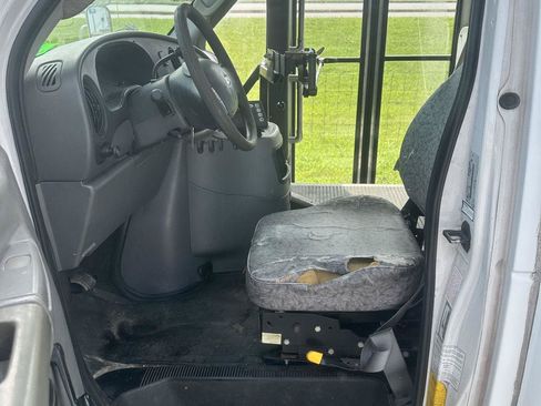 Used 2003 Ford E-450 and Econoline 450 RWD image 30