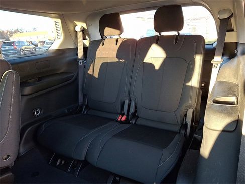 Used 2023 Jeep Grand Cherokee L Laredo image 10