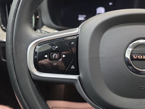 Used 2022 Volvo XC60 B5 Inscription w/ Advanced Package AWD/4WD image 16