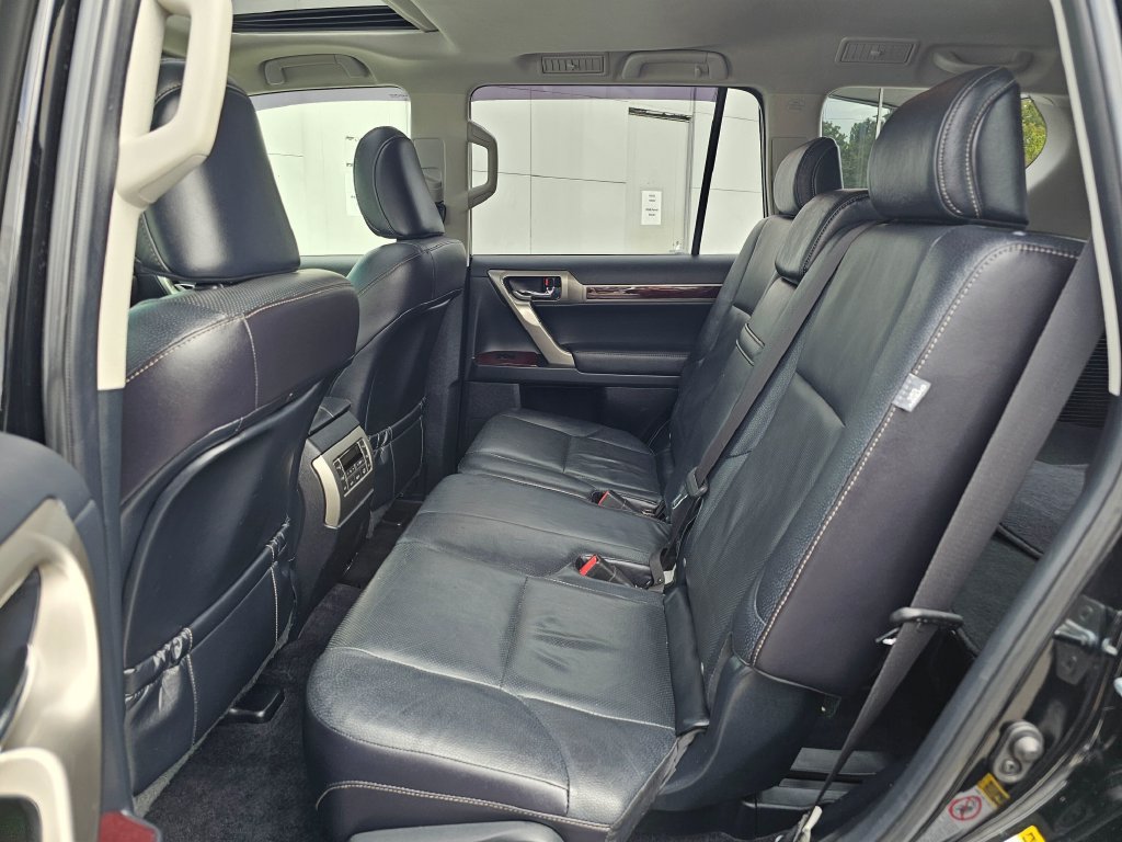 Used 2015 Lexus GX 460 w/ Premium Package AWD/4WD image 16
