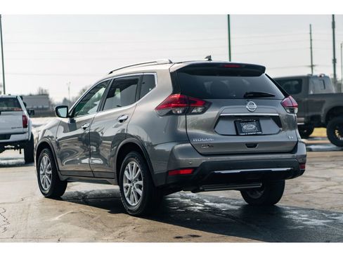 Used 2019 Nissan Rogue SV image 3