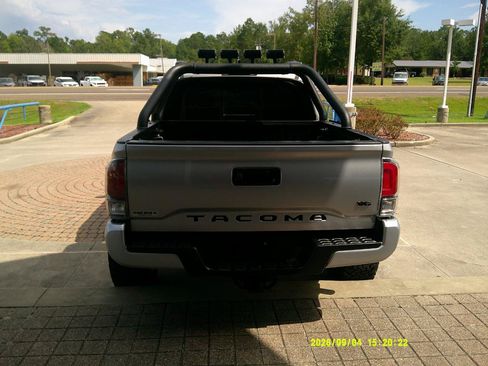 Used 2022 Toyota Tacoma TRD Off-Road AWD/4WD image 3