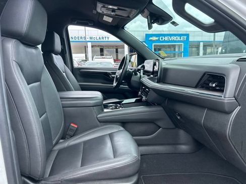 Used 2025 Chevrolet Suburban Z71 AWD/4WD image 33