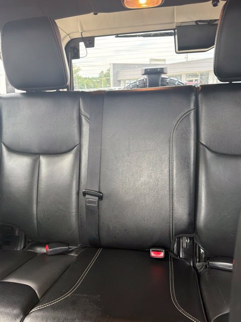 Used 2018 Jeep Wrangler Unlimited Sahara w/ Connectivity Group AWD/4WD image 13