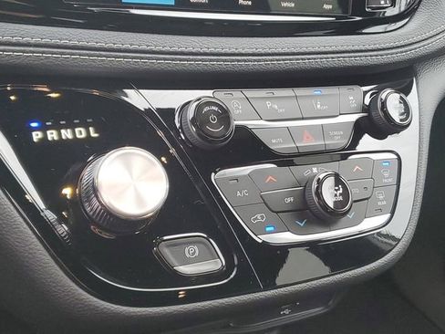 New 2026 Chrysler Pacifica Select image 10