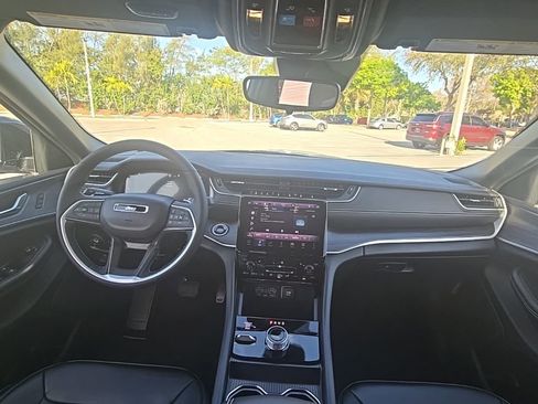 Used 2024 Jeep Grand Cherokee Limited w/ Black Appearance Package image 27