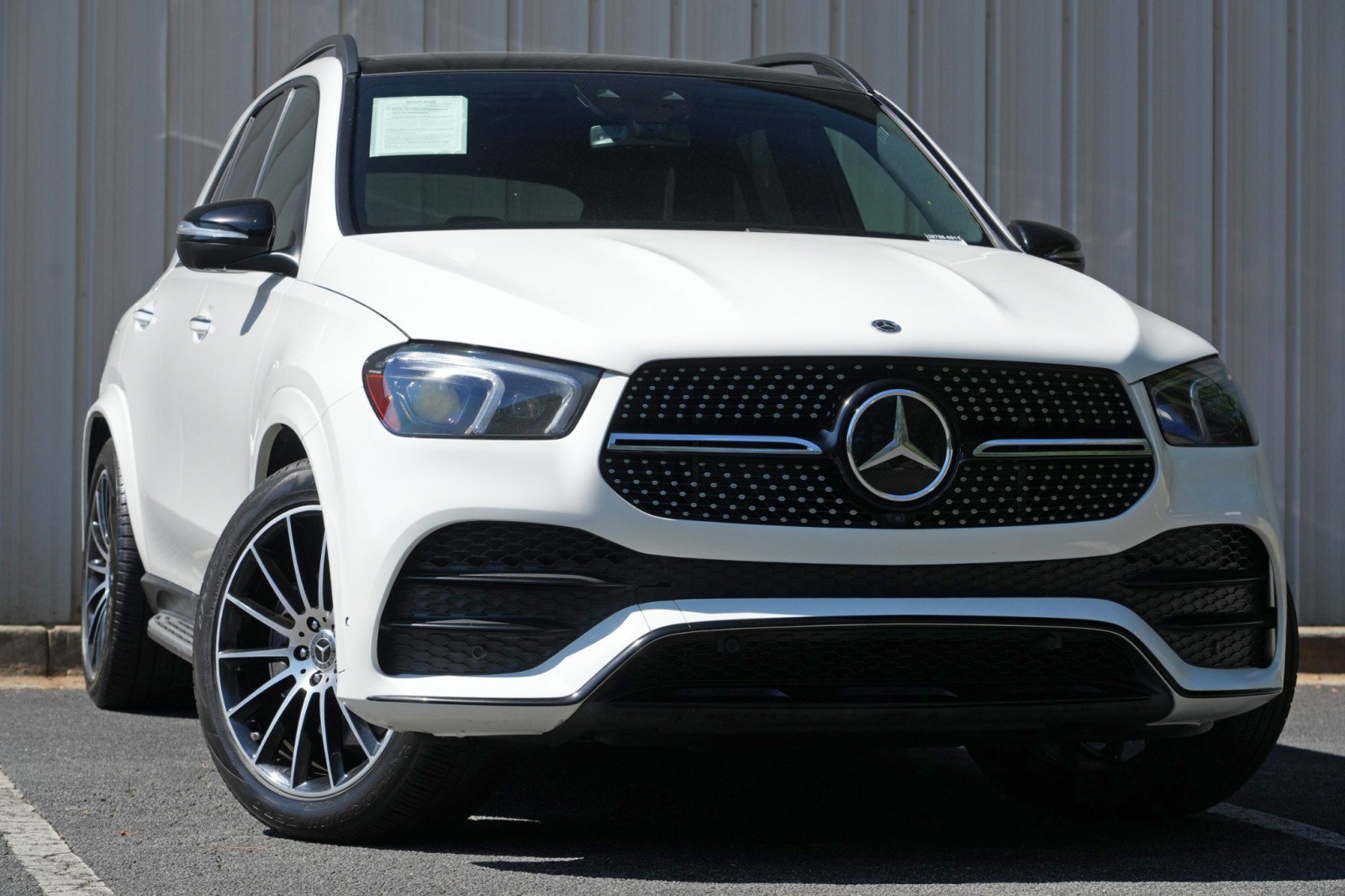 Used 2022 Mercedes-Benz GLE 450 4MATIC w/ AMG Line Exterior image 4