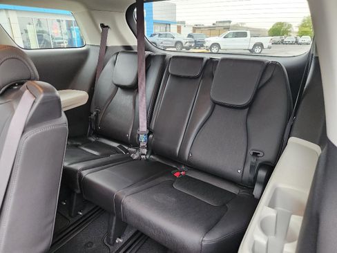 Used 2024 Kia Carnival LX image 24