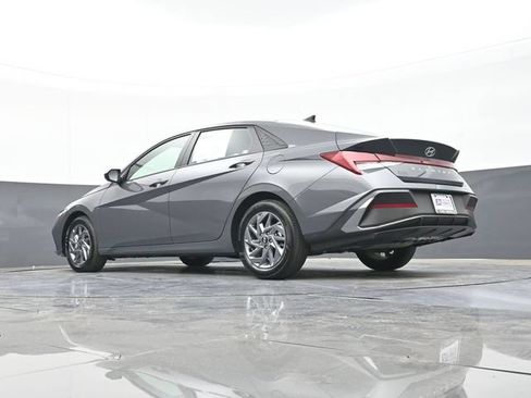 Used 2025 Hyundai Elantra Hybrid FWD image 44