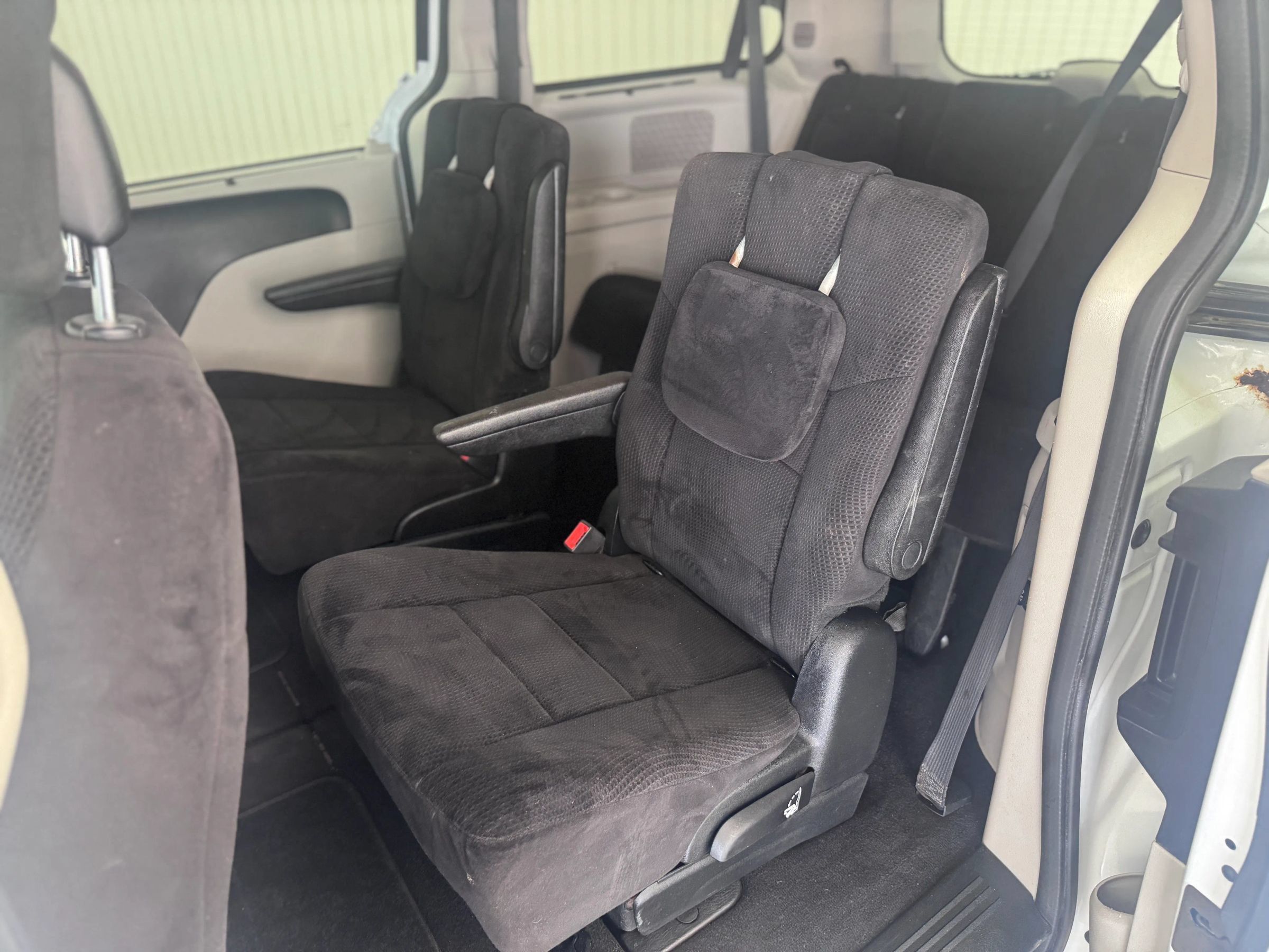 Used 2013 Dodge Grand Caravan SXT w/ UConnect Hands-Free Group FWD image 12