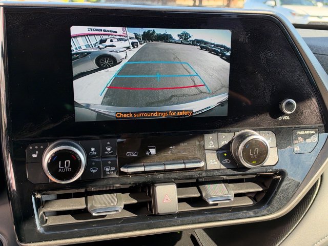 Used 2024 Toyota Highlander XLE FWD image 25