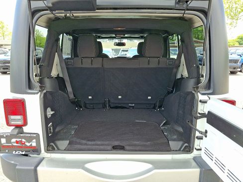 Used 2017 Jeep Wrangler Unlimited Sahara w/ Dual Top Group AWD/4WD image 28