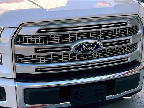 Used 2017 Ford F150 Platinum w/ Equipment Group 701A Luxury image 32