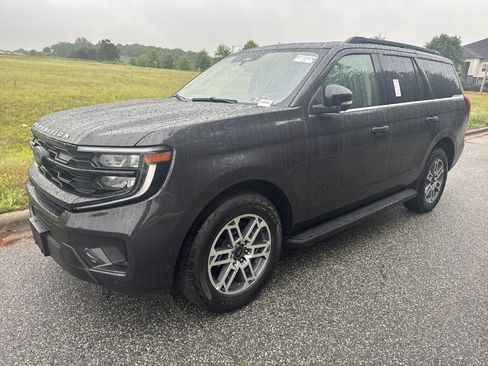 Used 2025 Ford Expedition Active AWD/4WD image 5