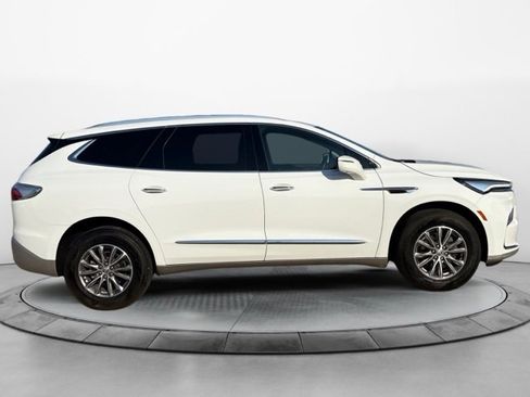 Used 2024 Buick Enclave Premium image 2