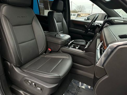 Certified 2025 GMC Yukon Denali image 18
