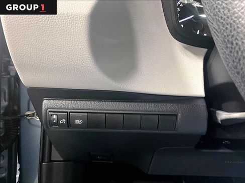 Used 2021 Toyota Corolla LE FWD image 35
