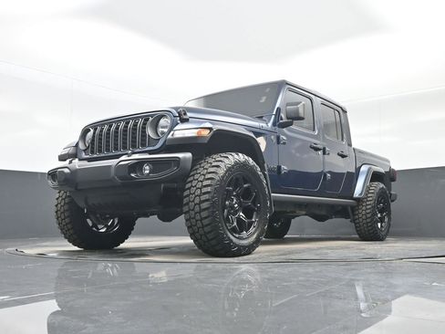 Used 2025 Jeep Gladiator Sport AWD/4WD image 25