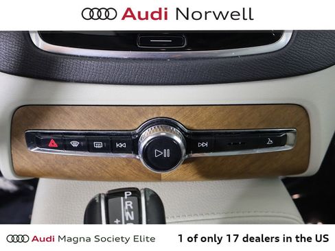 Used 2021 Volvo XC90 T6 Momentum image 5