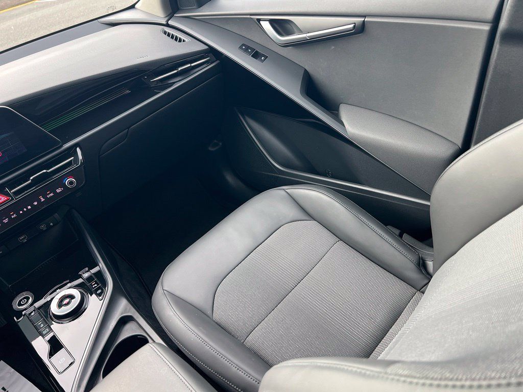 Certified 2023 Kia Niro Wind w/ Wind Preserve Package FWD image 13