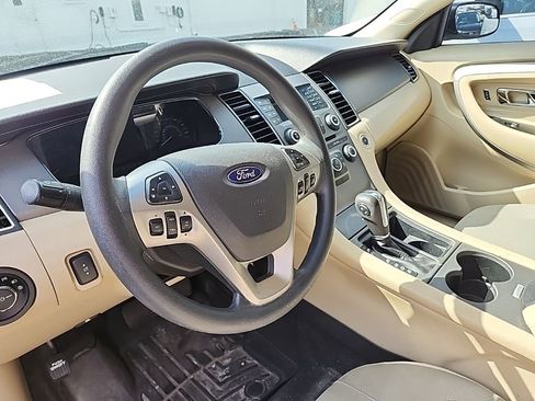 Used 2017 Ford Taurus SE image 12