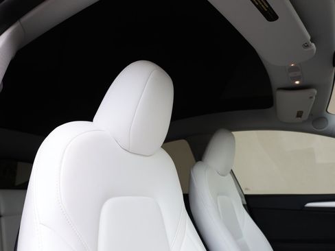 Used 2024 Tesla Model Y Long Range RWD image 28
