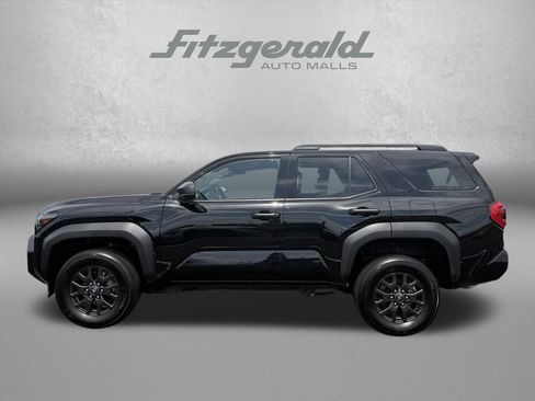 Used 2025 Toyota 4Runner SR5 AWD/4WD image 15