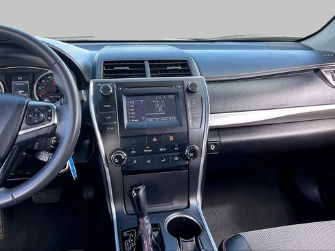 Used 2017 Toyota Camry LE FWD image 6