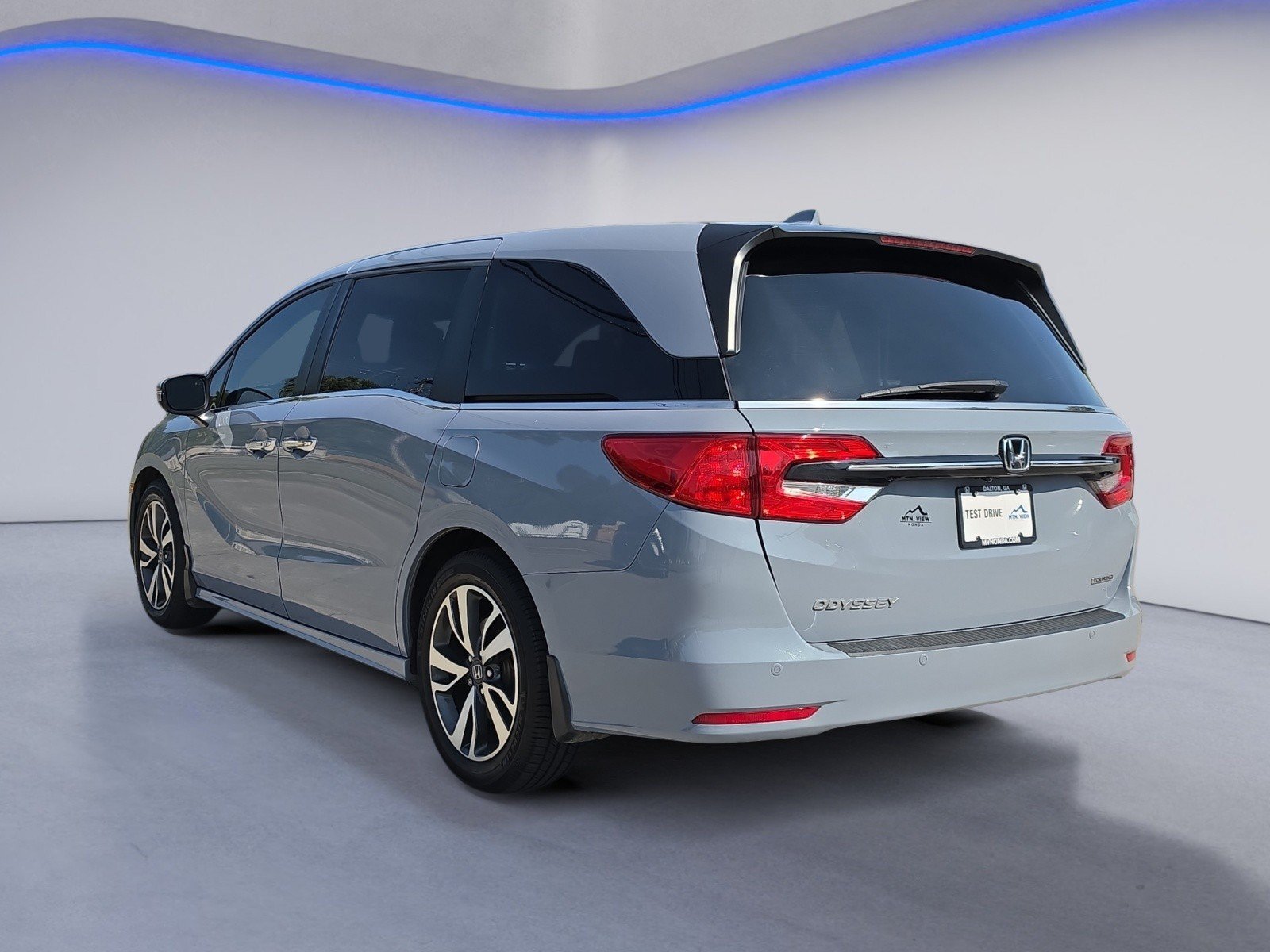 Used 2024 Honda Odyssey Touring image 3