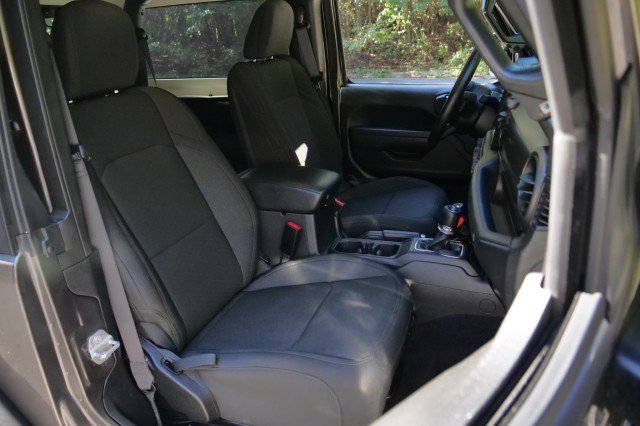 Used 2022 Jeep Wrangler Sport AWD/4WD image 32
