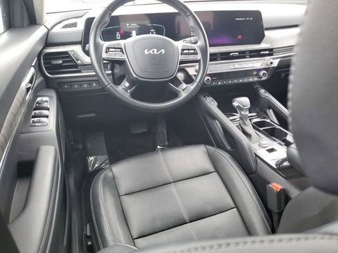 Used 2024 Kia Telluride EX w/ EX Captain's Chair Package image 10