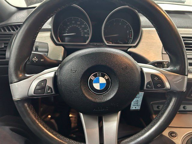 Used 2004 BMW Z4 2.5i RWD image 16